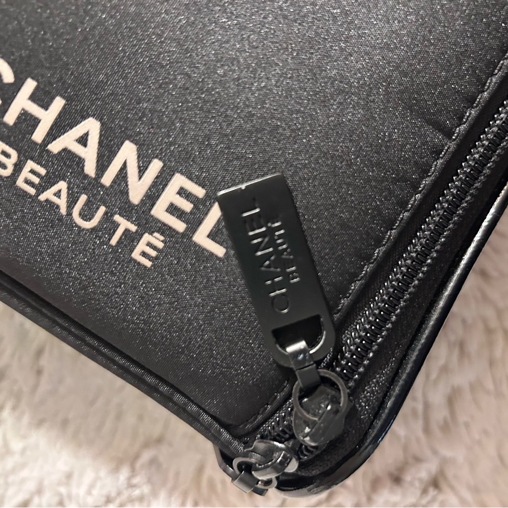 Chanel Black Makeup/Toiletry Bag - Picture 7 of 16